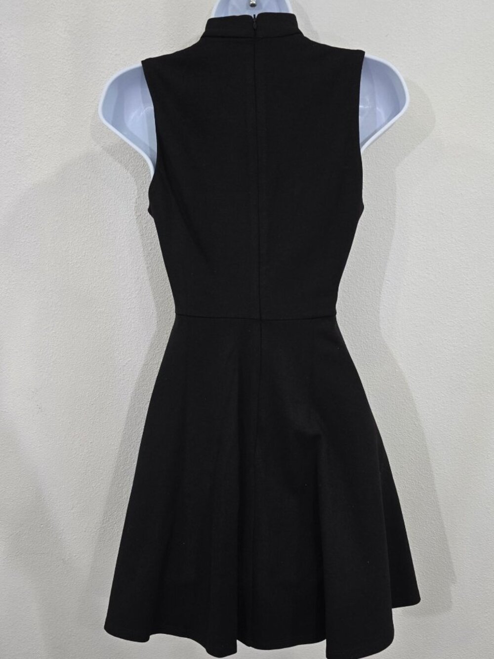 Lulus ✦ Mock Neck Skater A-Line Dress ✦ Black Sleeveless Keyhole Cutout Size S - Picture 4 of 13